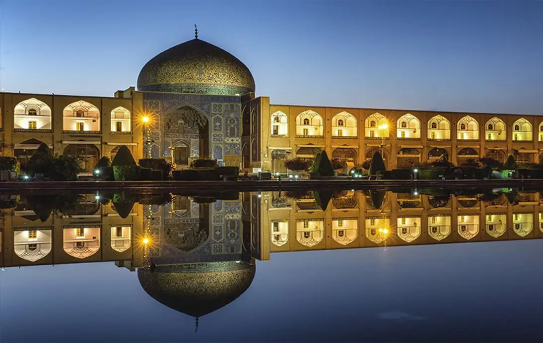 نور و رنگ در مسجد شیخ لطف الله